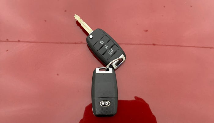2020 KIA SONET HTE 1.2, Petrol, Manual, 19,200 km, Key Close Up