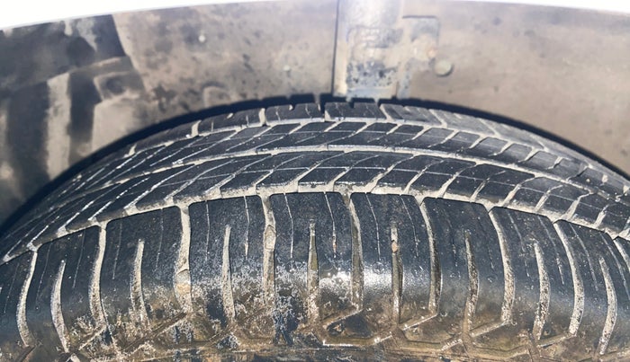 2013 Maruti Swift VXI, Petrol, Manual, 73,470 km, Left Front Tyre Tread