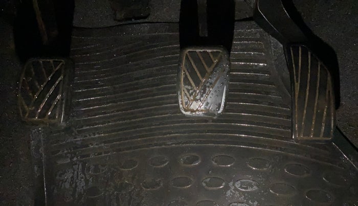 2013 Maruti Swift VXI, Petrol, Manual, 73,470 km, Pedals