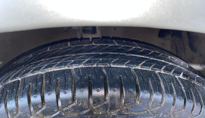 2013 Maruti Swift VXI, Petrol, Manual, 73,470 km, Right Front Tyre Tread