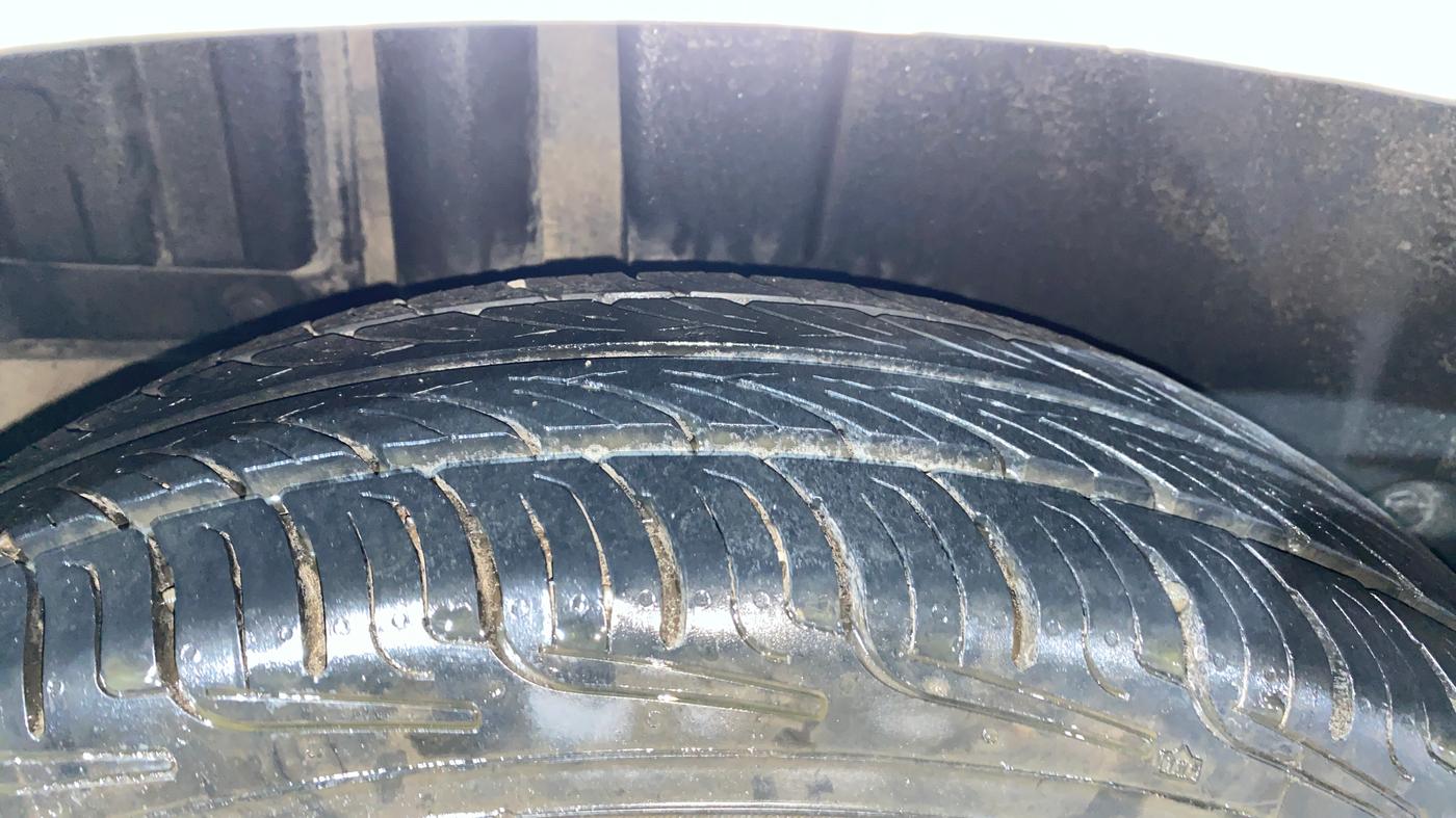 2013 Maruti Swift VXI, Petrol, Manual, 73,470 km, Right Rear Tyre Tread