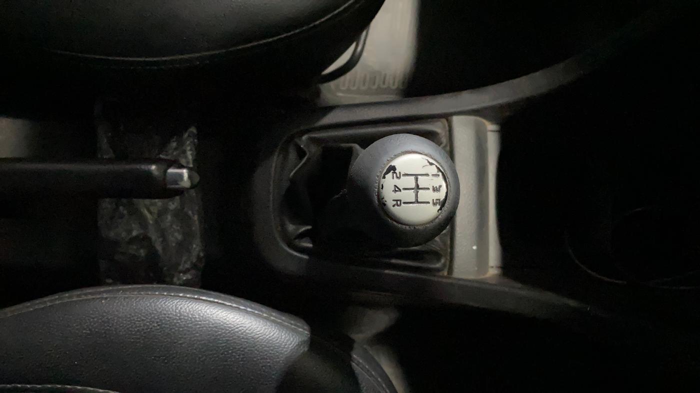 2013 Maruti Swift VXI, Petrol, Manual, 73,470 km, Gear Lever