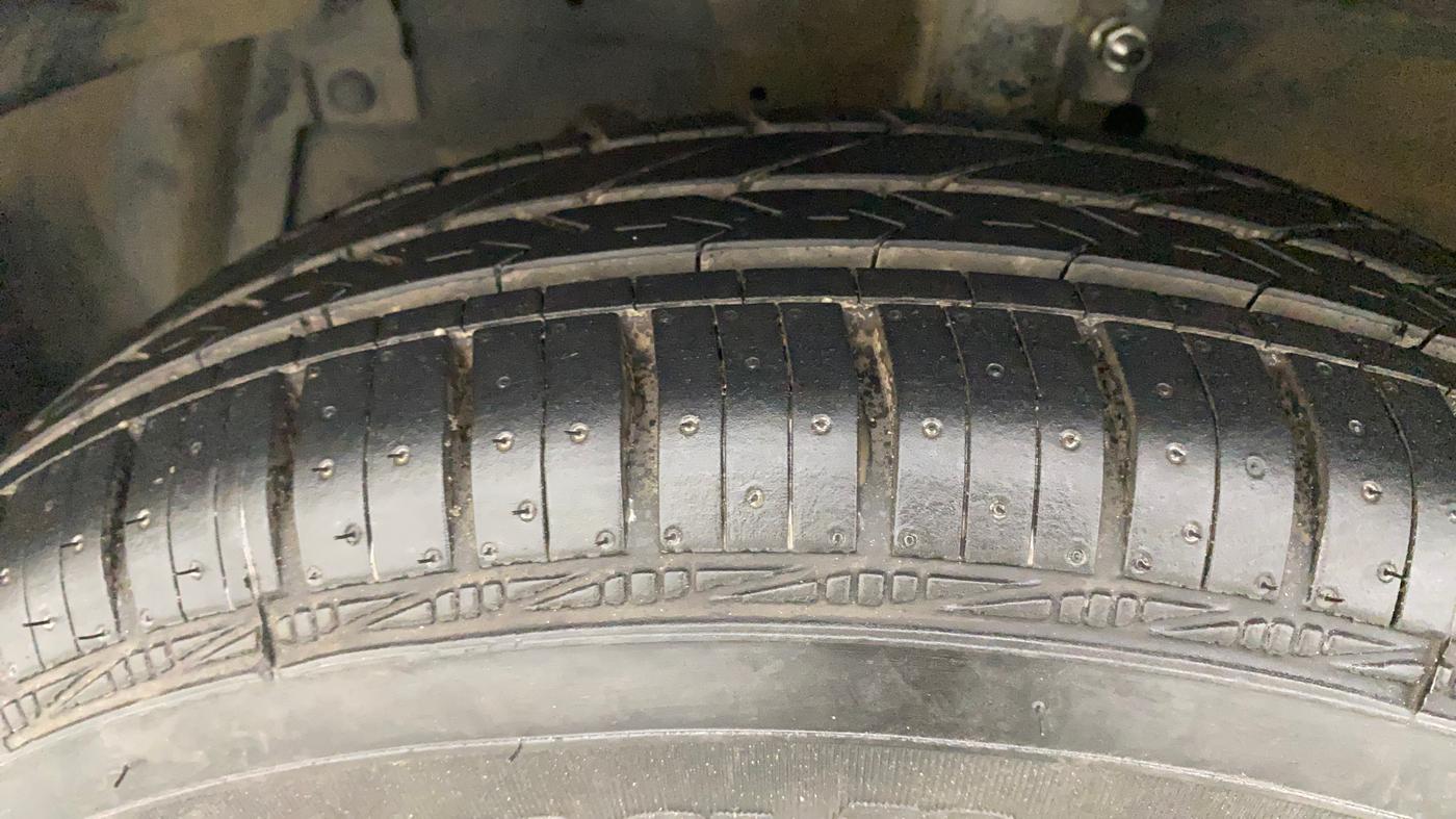 2012 Maruti Swift VXI, Petrol, Manual, 44,030 km, Left Front Tyre Tread