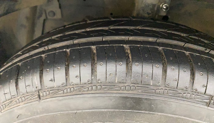 2012 Maruti Swift VXI, Petrol, Manual, 44,030 km, Left Front Tyre Tread