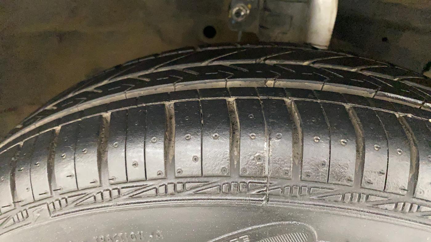 2012 Maruti Swift VXI, Petrol, Manual, 44,030 km, Right Front Tyre Tread