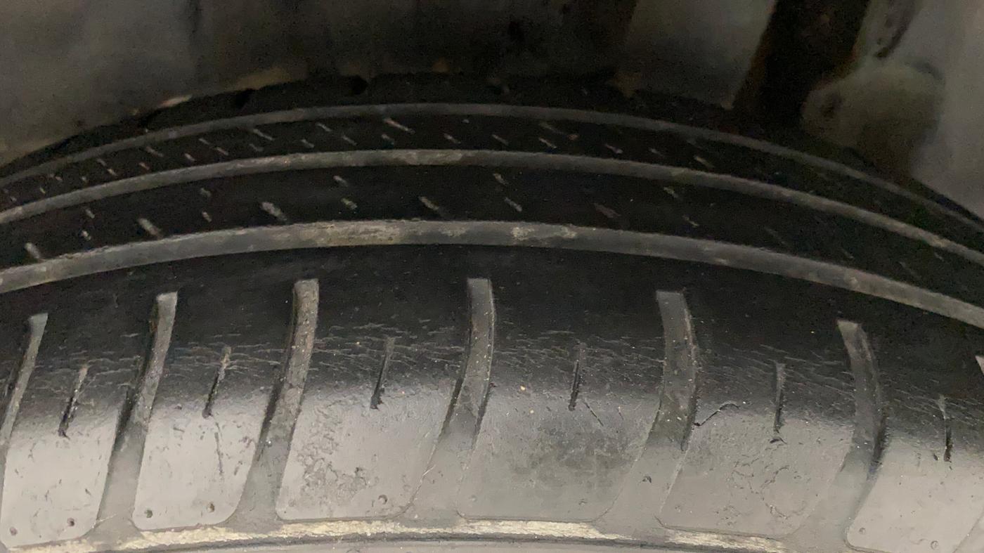 2018 Maruti Swift VXI AMT, Petrol, Automatic, 44,481 km, Left Rear Tyre Tread