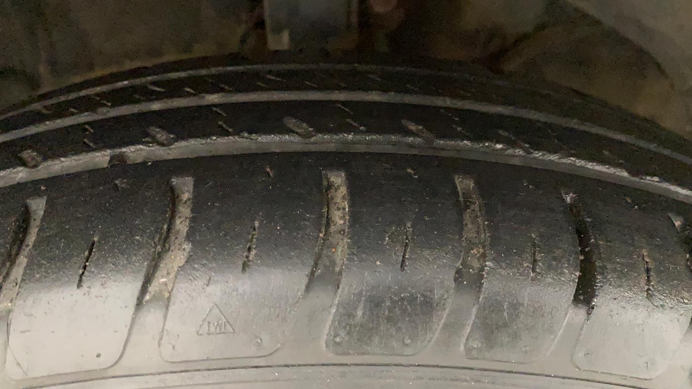 2018 Maruti Swift VXI AMT, Petrol, Automatic, 44,481 km, Right Front Tyre Tread