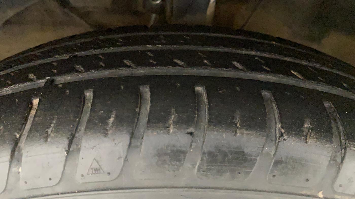 2018 Maruti Swift VXI AMT, Petrol, Automatic, 44,481 km, Left Front Tyre Tread