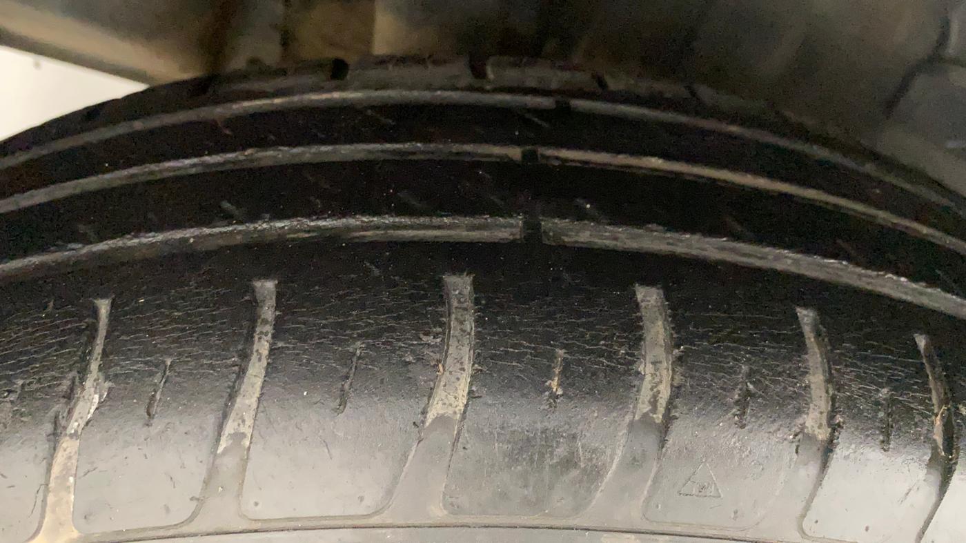 2018 Maruti Swift VXI AMT, Petrol, Automatic, 44,481 km, Right Rear Tyre Tread