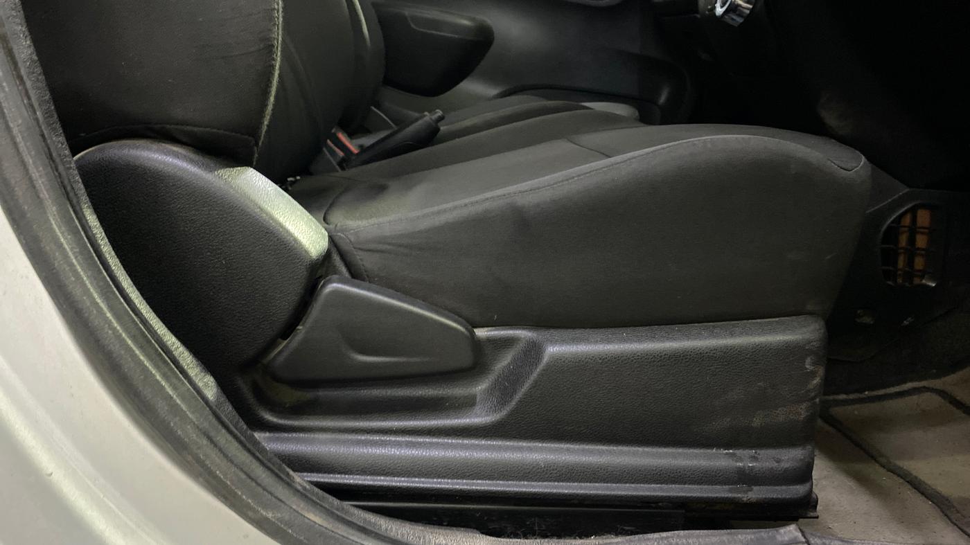 2018 Renault Kwid RXT 1.0 AMT (O), Petrol, Automatic, 27,150 km, Driver Side Adjustment Panel