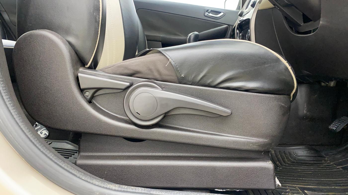 2015 Tata Zest XT PETROL, Petrol, Manual, 37,570 km, Driver Side Adjustment Panel