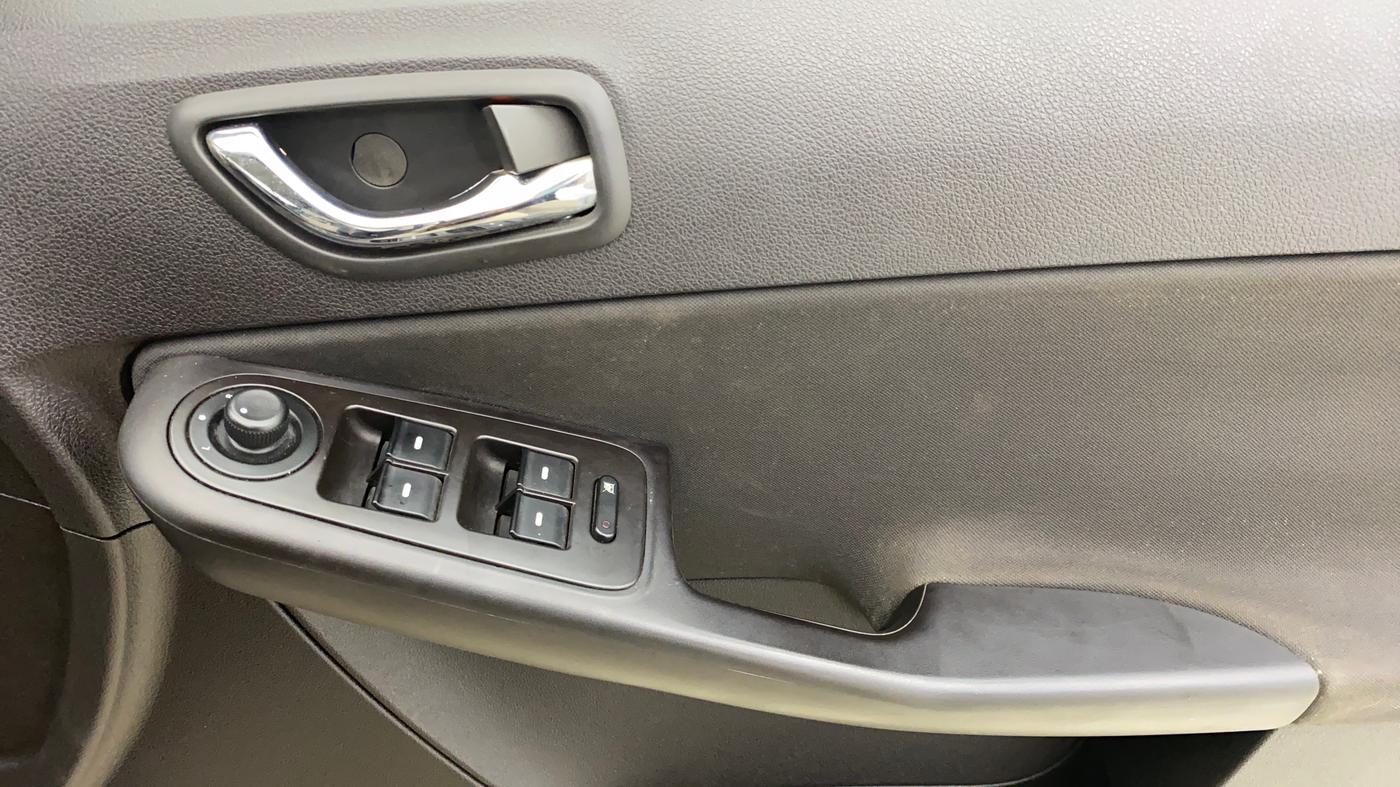 2015 Tata Zest XT PETROL, Petrol, Manual, 37,570 km, Driver Side Door Panels Control