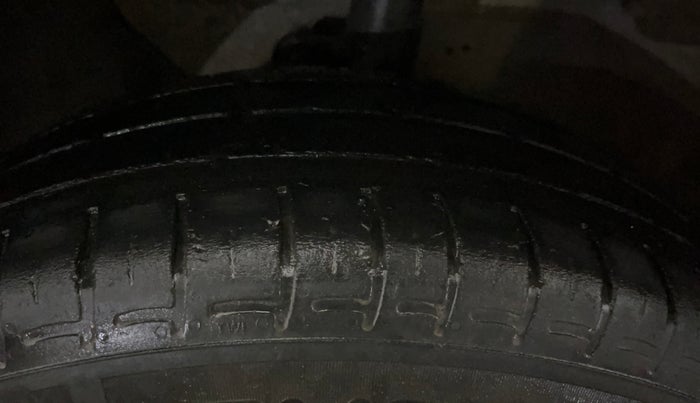 2015 Hyundai Elite i20 MAGNA 1.2, Petrol, Manual, 62,238 km, Left Front Tyre Tread