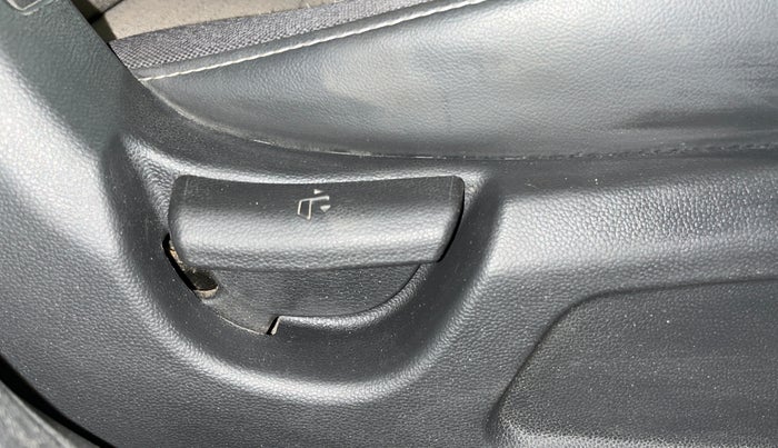 2015 Hyundai Elite i20 MAGNA 1.2, Petrol, Manual, 62,238 km, Driver Side Adjustment Panel