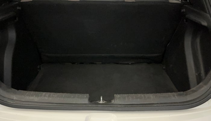 2015 Hyundai Elite i20 MAGNA 1.2, Petrol, Manual, 62,238 km, Boot Inside