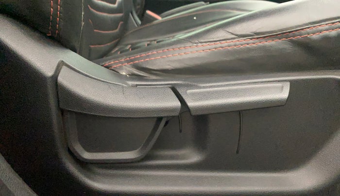 2022 Hyundai NEW I20 SPORTZ 1.2 MT, Petrol, Manual, 49,302 km, Driver Side Adjustment Panel