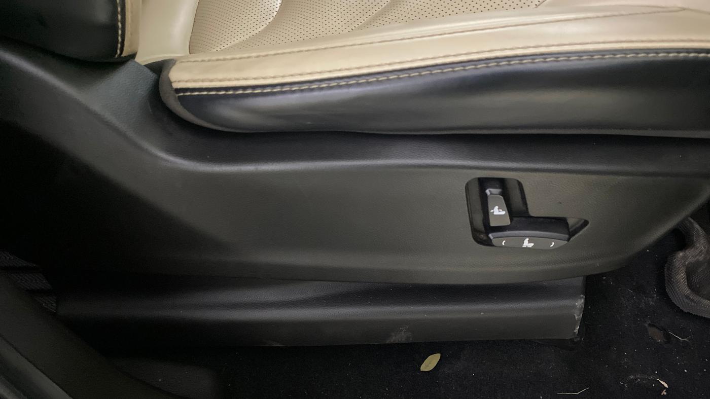 2022 MG HECTOR SMART 1.5 PETROL CVT, Petrol, Automatic, 26,993 km, Driver Side Adjustment Panel