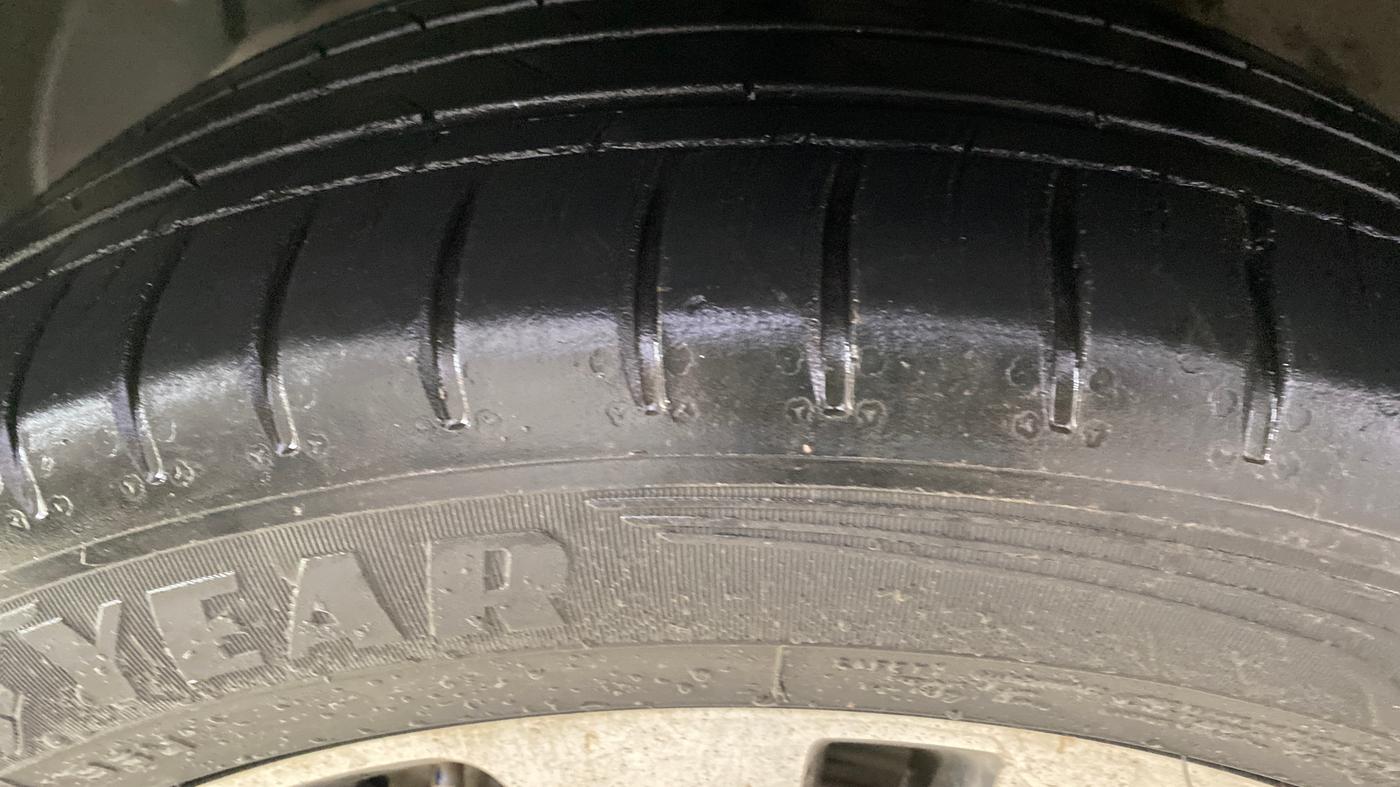 2022 MG HECTOR SMART 1.5 PETROL CVT, Petrol, Automatic, 26,993 km, Left Front Tyre Tread