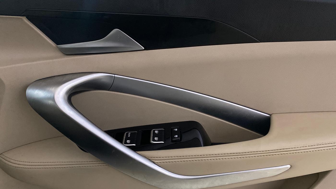 2022 MG HECTOR SMART 1.5 PETROL CVT, Petrol, Automatic, 26,993 km, Driver Side Door Panels Control