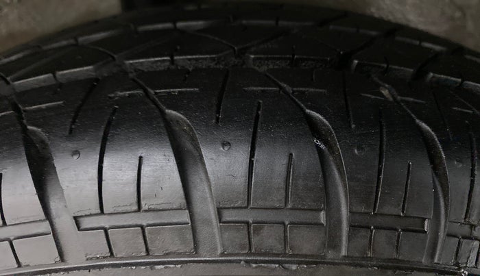 2011 Maruti Ritz VXI, Petrol, Manual, 74,068 km, Right Rear Tyre Tread