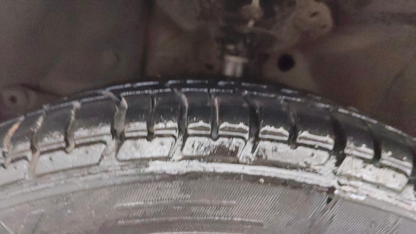 2015 Honda Amaze 1.2L I-VTEC S, Petrol, Manual, 42,263 km, Left Front Tyre Tread