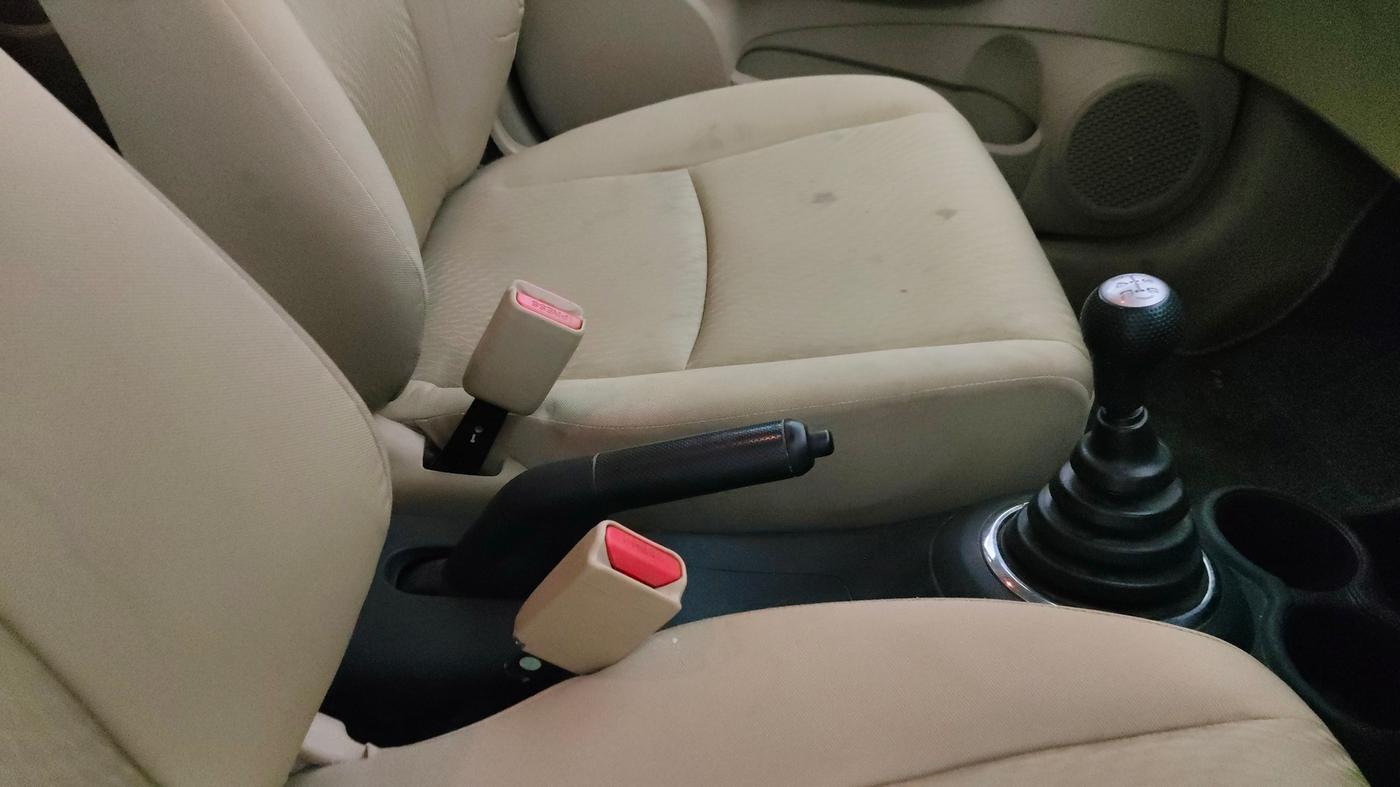 2015 Honda Amaze 1.2L I-VTEC S, Petrol, Manual, 42,263 km, Gear Lever