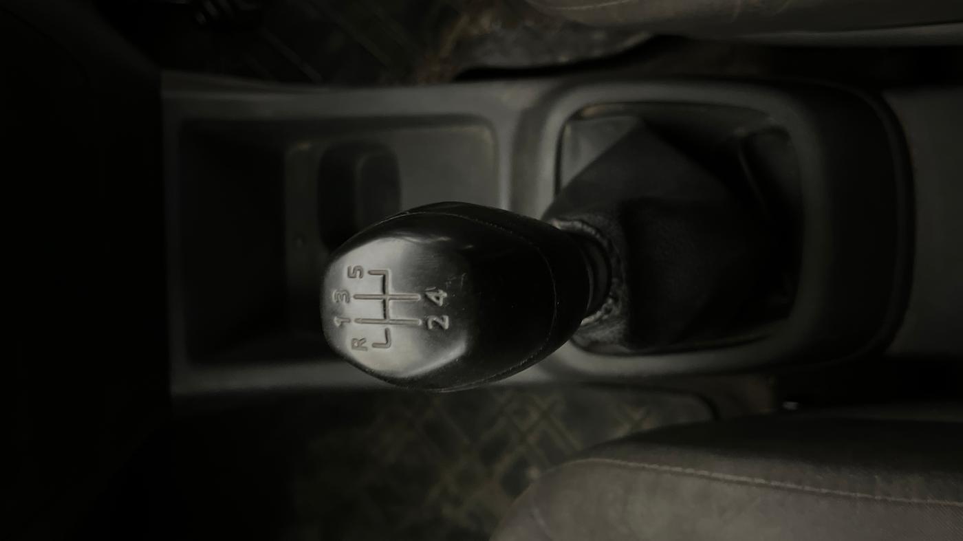 2016 Renault Kwid RXL, Petrol, Manual, 1,00,761 km, Gear Lever