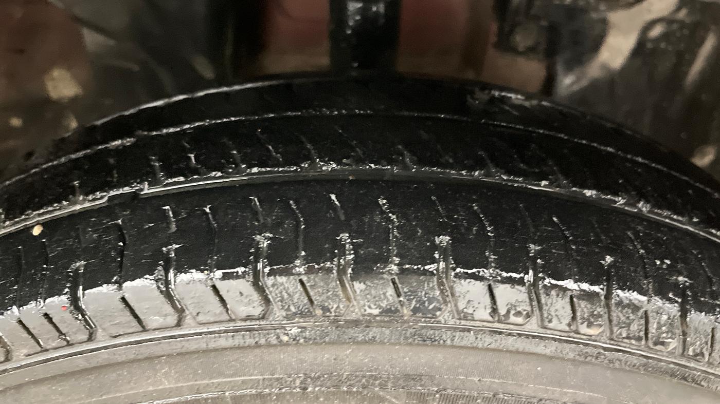 2016 Renault Kwid RXL, Petrol, Manual, 1,00,761 km, Right Front Tyre Tread