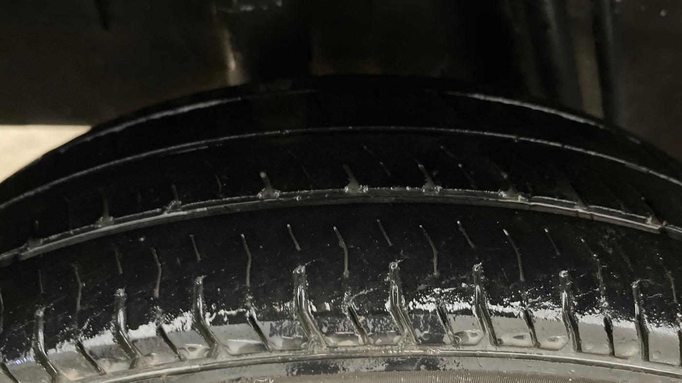 2016 Renault Kwid RXL, Petrol, Manual, 1,00,761 km, Right Rear Tyre Tread