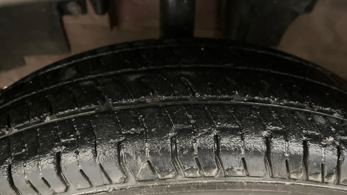 2016 Renault Kwid RXL, Petrol, Manual, 1,00,761 km, Left Front Tyre Tread