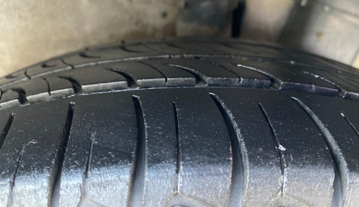 2018 Hyundai Xcent S 1.2, CNG, Manual, 1,22,642 km, Left Rear Tyre Tread