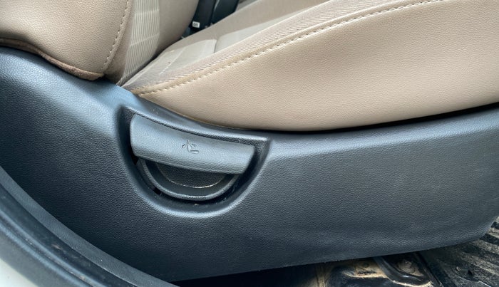 2018 Hyundai Xcent S 1.2, CNG, Manual, 1,22,642 km, Driver Side Adjustment Panel