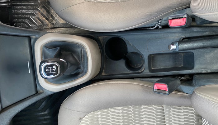 2018 Hyundai Xcent S 1.2, CNG, Manual, 1,22,642 km, Gear Lever