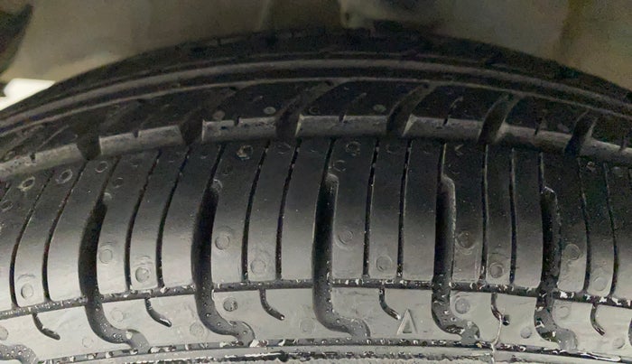 2013 Hyundai i10 MAGNA 1.1, Petrol, Manual, 96,144 km, Left Front Tyre Tread