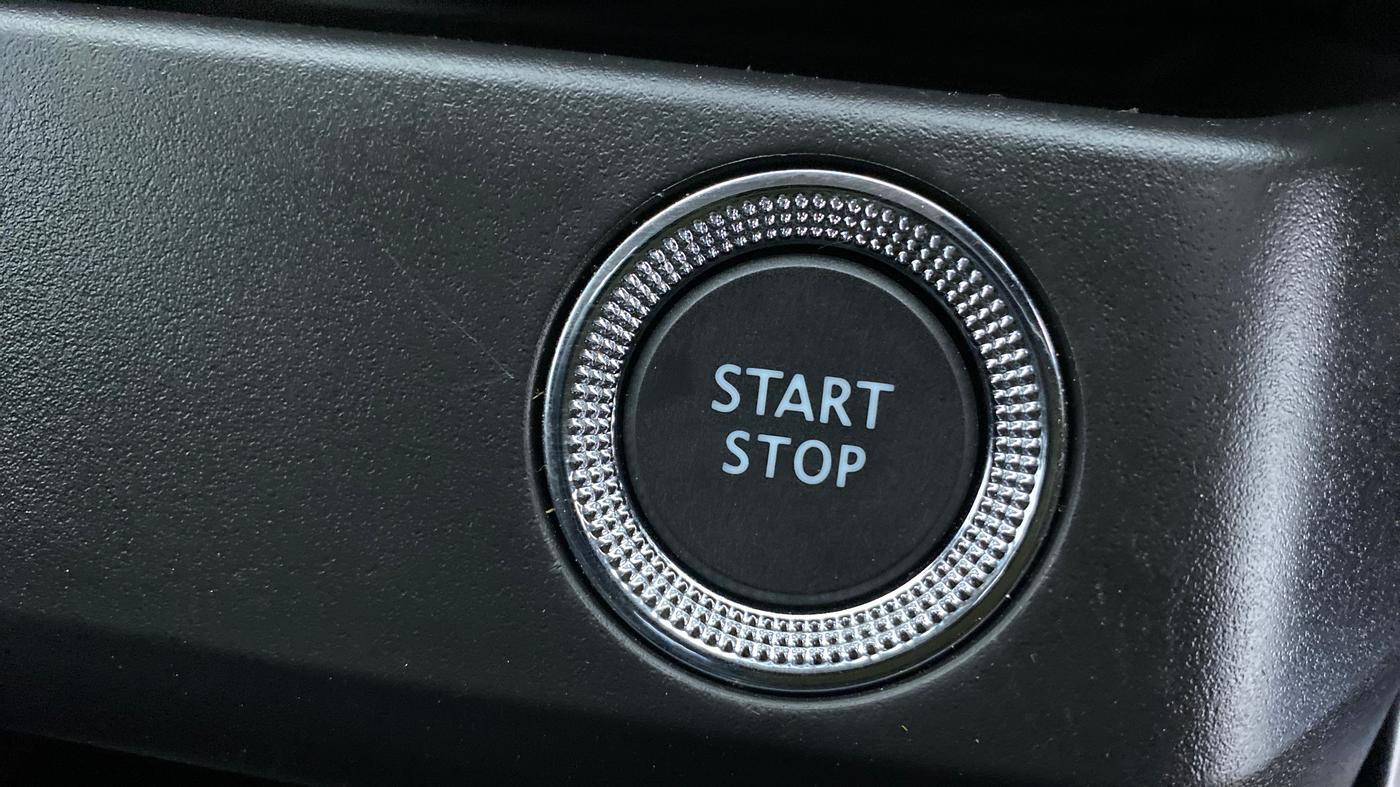 2022 Renault Kiger  RXT (O) AMT 1.0 DUAL TONE, Petrol, Automatic, 2,178 km, Keyless Start/ Stop Button