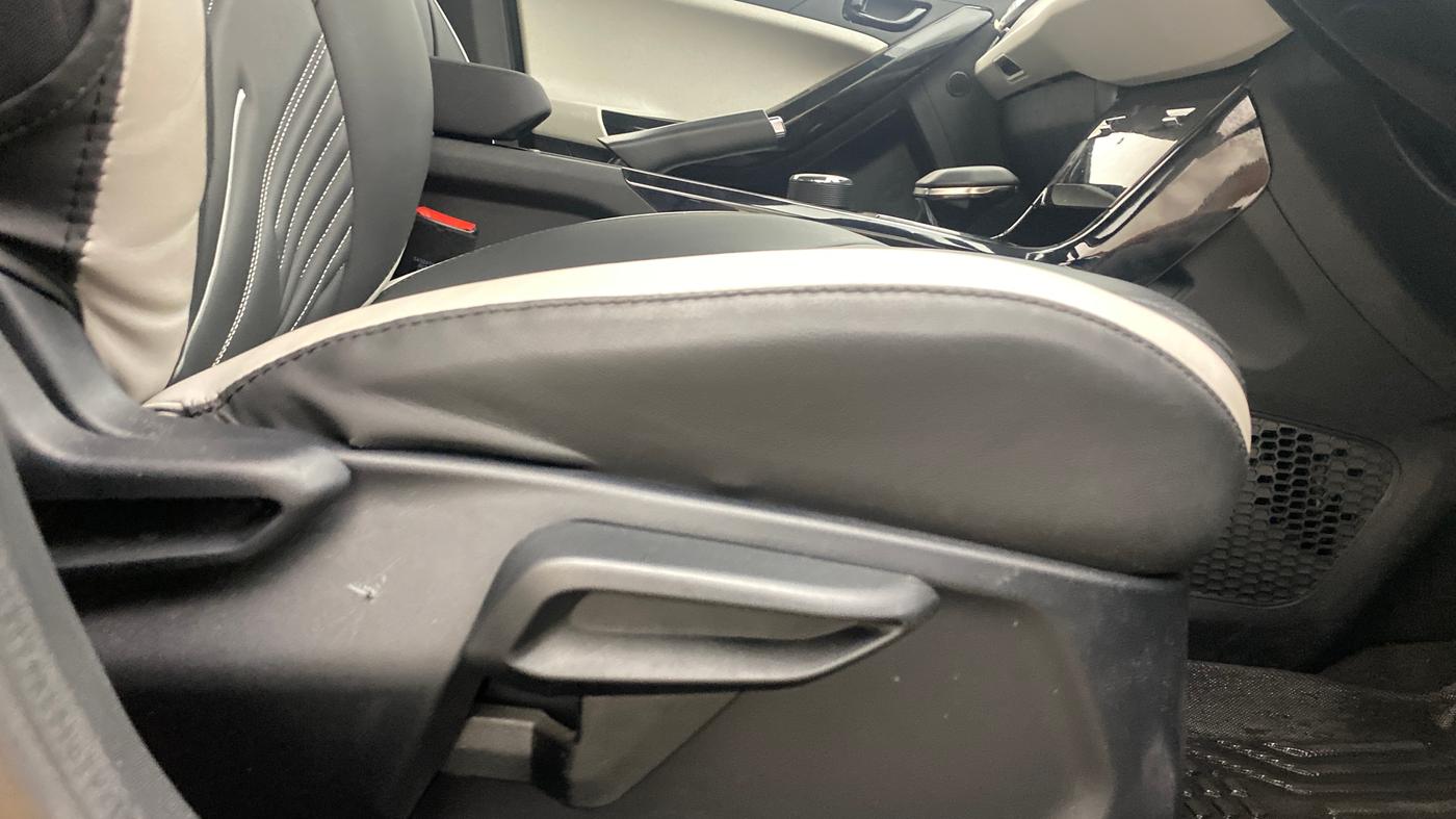 2025 Tata NEXON CREATIVE PLUS 1.2 REVOTRON 6 AMT, Petrol, Automatic, 6,035 km, Driver Side Adjustment Panel