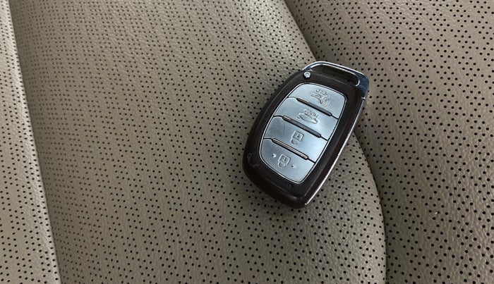 2020 Hyundai New Elantra 2.0 SX(O) AT PETROL, Petrol, Automatic, 50,981 km, Key Close Up