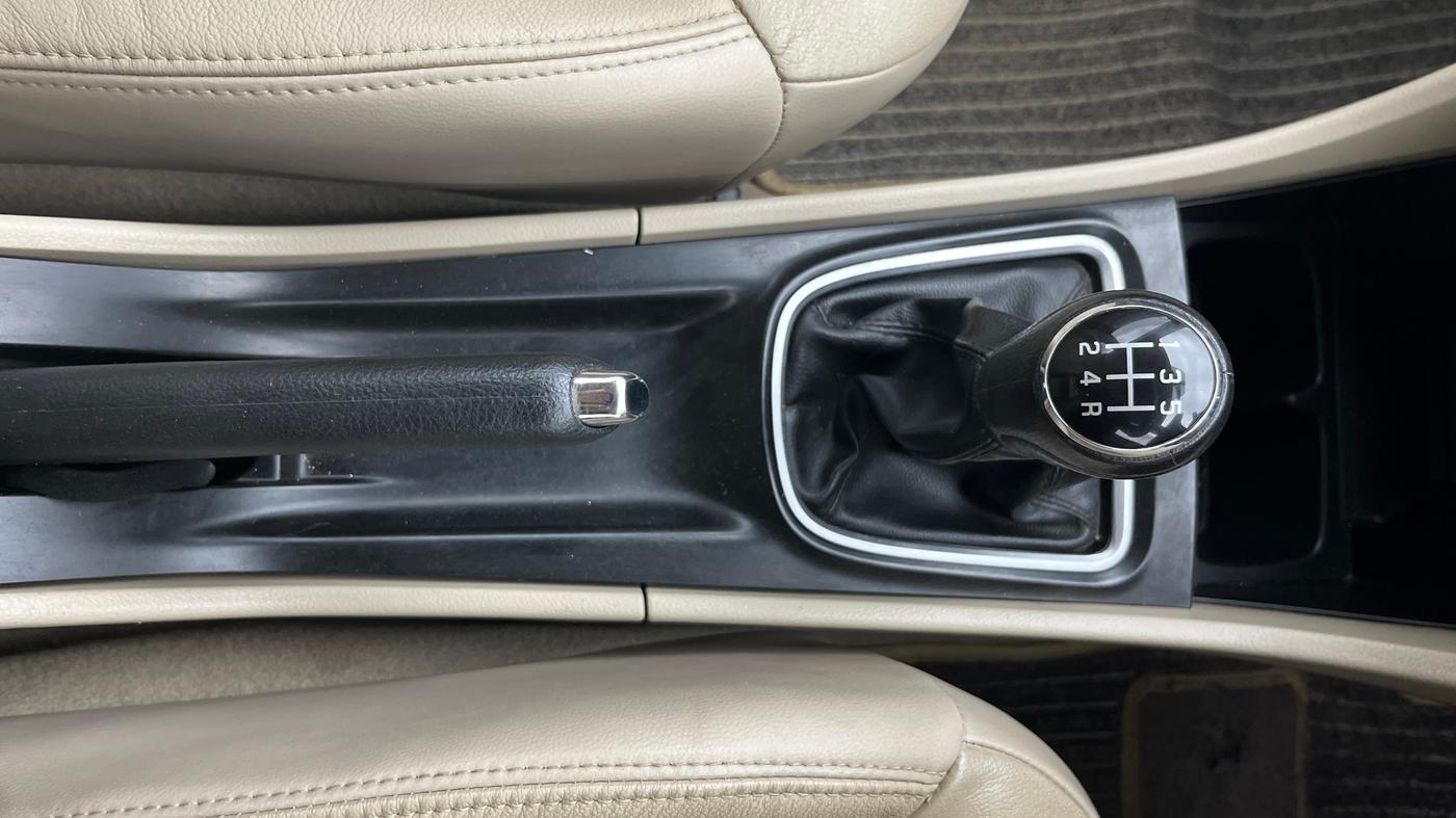 2018 Maruti Ciaz ALPHA DIESEL 1.3, Diesel, Manual, 68,912 km, Gear Lever
