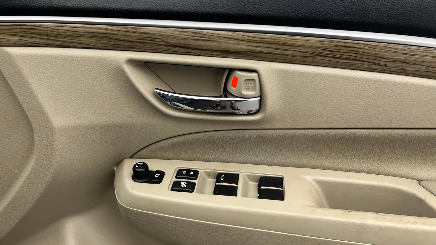 2018 Maruti Ciaz ALPHA DIESEL 1.3, Diesel, Manual, 68,912 km, Driver Side Door Panels Control