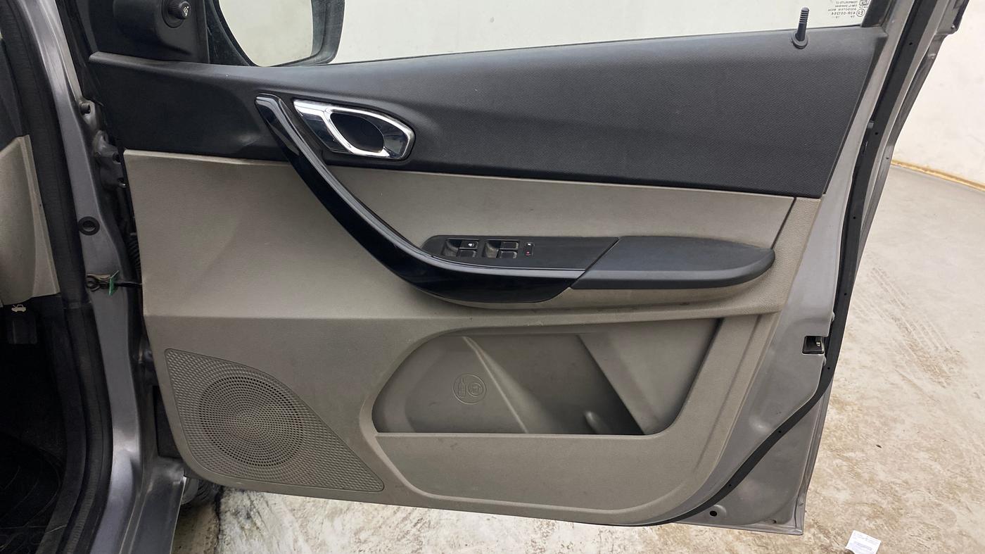 2018 Tata Tiago XZA PETROL, Petrol, Automatic, 70,276 km, Driver Side Door Panels Control