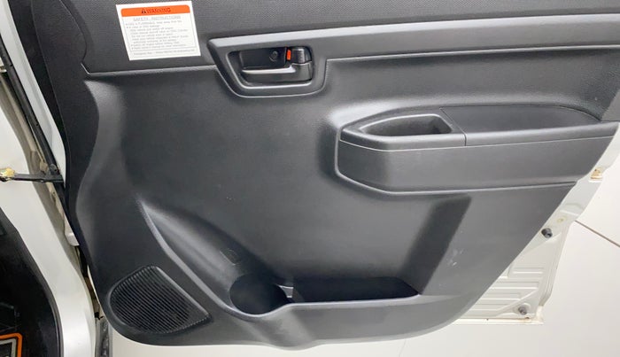 2020 Maruti S PRESSO VXI (O) CNG, CNG, Manual, 39,424 km, Driver Side Door Panels Control