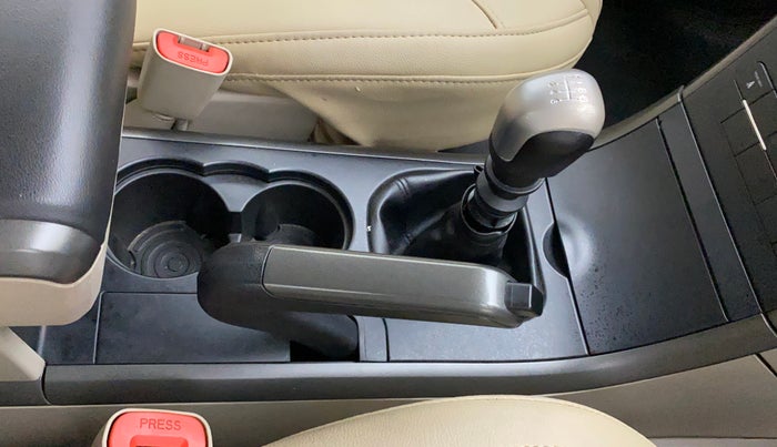 2017 Mahindra XUV500 W6, Diesel, Manual, 51,377 km, Gear Lever