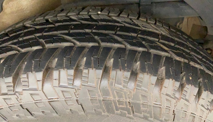 2017 Mahindra XUV500 W6, Diesel, Manual, 51,377 km, Left Rear Tyre Tread