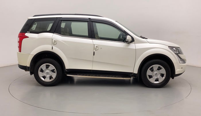2017 Mahindra XUV500 W6, Diesel, Manual, 51,377 km, Right Side View