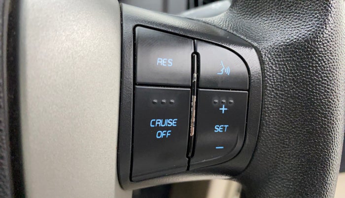 2017 Mahindra XUV500 W6, Diesel, Manual, 51,377 km, Adaptive Cruise Control
