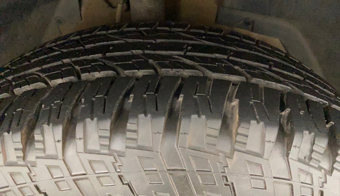 2017 Mahindra XUV500 W6, Diesel, Manual, 51,377 km, Right Front Tyre Tread
