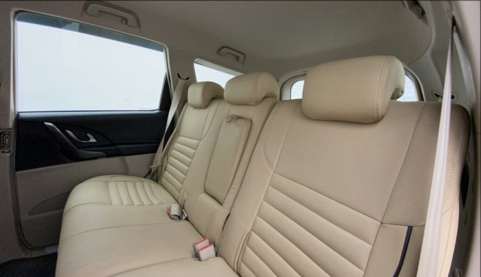 2017 Mahindra XUV500 W6, Diesel, Manual, 51,377 km, Right Side Rear Door Cabin