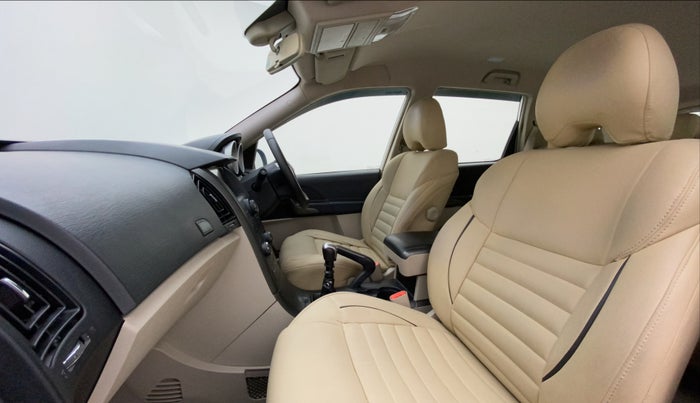 2017 Mahindra XUV500 W6, Diesel, Manual, 51,377 km, Right Side Front Door Cabin