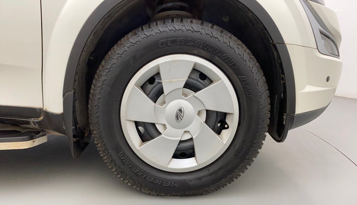 2017 Mahindra XUV500 W6, Diesel, Manual, 51,377 km, Right Front Wheel