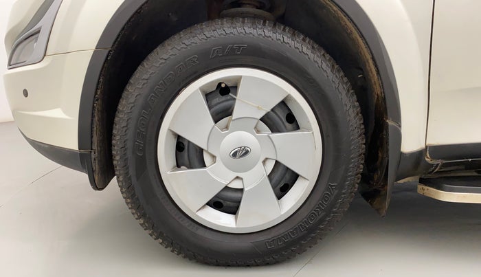 2017 Mahindra XUV500 W6, Diesel, Manual, 51,377 km, Left Front Wheel